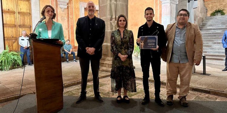 Alexis Luna gana la 1ª Bienal MAQRO de Figura Humana