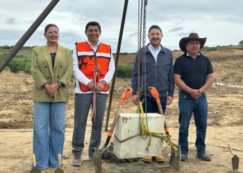 Avanzan Gobierno de Oaxaca e ISSSTE en construcción de nuevo Hospital Regional de Alta Especialidad con la colocación de la primera piedra