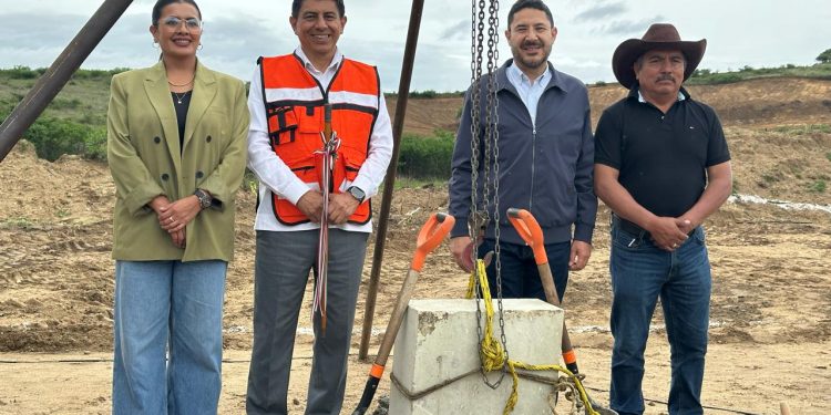 Avanzan Gobierno de Oaxaca e ISSSTE en construcción de nuevo Hospital Regional de Alta Especialidad con la colocación de la primera piedra
