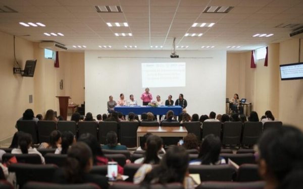 Capacitan a personal de los 22 Centros LIBRE para la atención integral de las mujeres en Guerrero: SEMUJER