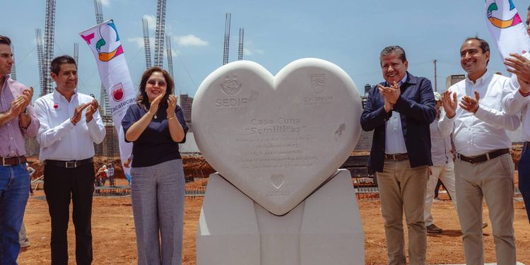 Colocan Gobernador David Monreal Ávila y Sara Hernández primera piedra de la Casa Cuna “Semillitas”, en Guadalupe