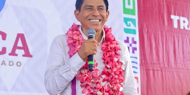 Destina Gobierno de Oaxaca más de 14 mdp en construcción de caminos de San Pedro Tapanatepec