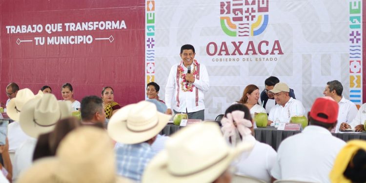 Destina Gobernador de Oaxaca 10 mdp para la pavimentación de Santo Domingo Armenta