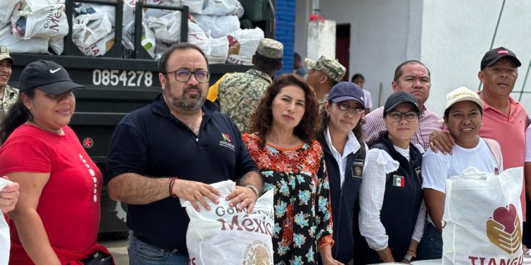 Diputadas y diputados locales apoyan en trabajos de limpieza, remoción de escombros y retiro de árboles en comunidades afectadas por el huracán “Erick”