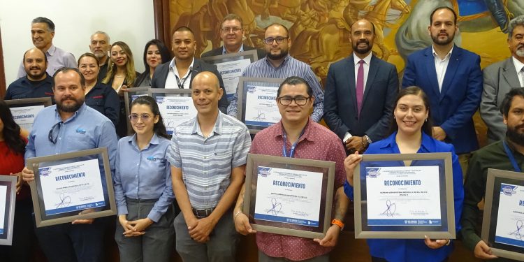 Entrega SDUE reconocimientos a empresas que cumplen con sus obligaciones y buenas prácticas ambientales