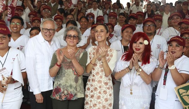 Este programa y ustedes van a hacer historia en México y el mundo: Presidenta en asamblea de Salud Casa por Casa en Campeche