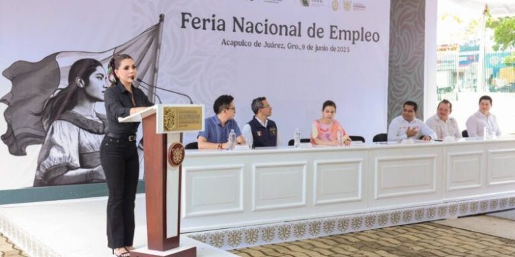 Evelyn Salgado y la subsecretaria de Empleo federal, Quia Chávez Domínguez, ofertan más de mil vacantes en la Feria Nacional del Empleo Acapulco
