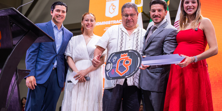 Festejan Samuel y Mariana a Padres Servidores Públicos del Gobierno del Estado