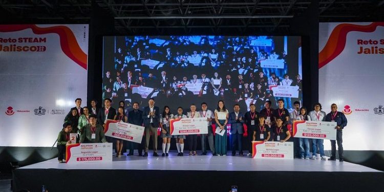 Premia Secretaría de Educación a estudiantes ganadores del Reto STEAM Jalisco 2025