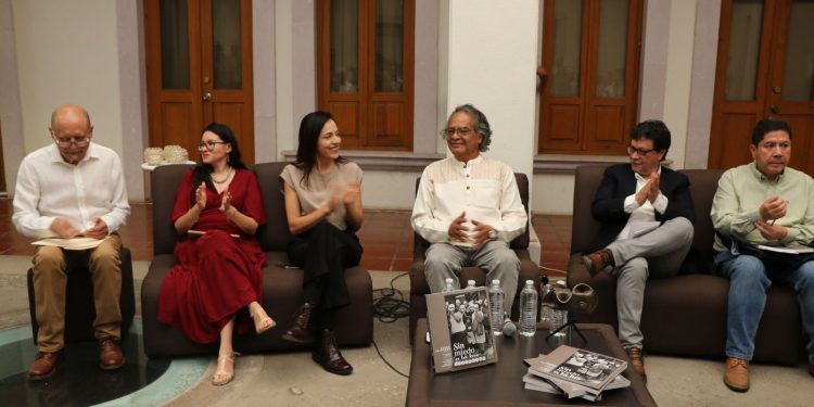 Presenta Pedro Valtierra su libro “Sin miedo a la luz”, en la Fototeca de Zacatecas