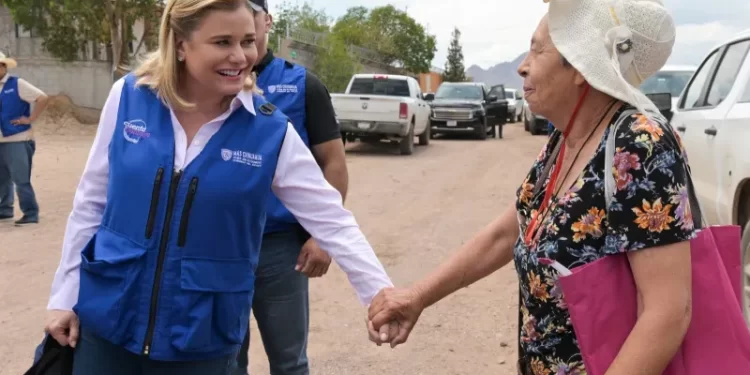 Atiende Maru Campos a familias afectadas por las lluvias al sur de Chihuahua capital
