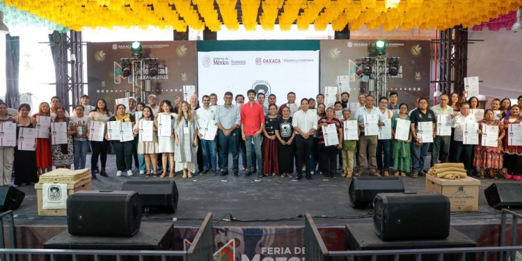 Entrega Gobierno del Estado certificados de la marca “Hecho en Oaxaca”