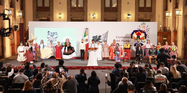 Llega a Palacio Nacional la herencia ancestral y alegría de la Guelaguetza 2025