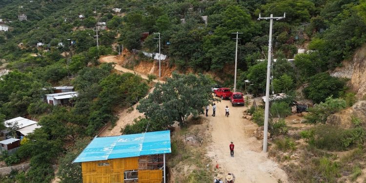 Amplía Primavera Oaxaqueña red eléctrica en Santa Rosa Panzacola