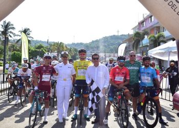 Avanza la LXXVI Vuelta Clásica Ciclista Nacional “Lunes del Cerro 2025” con su tercera etapa en la costa oaxaqueñ