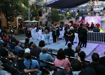 Celebra Ballet Folklórico Quetzalli las raíces vivas de Zacatecas, en gala del Festival del Folclor Internacional 2025