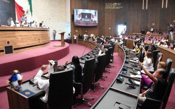 Congreso de Oaxaca exhorta a la Secretaría de Salud del Estado a difundir el padrón con certificados y títulos de especialización en cirugía plástica, estética y reconstructiva