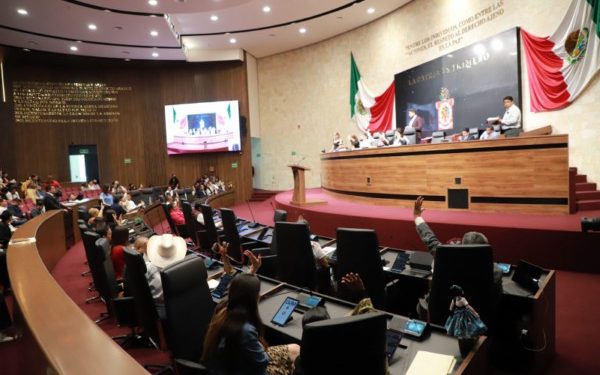 Avala Parlamento de Oaxaca exhortos sobre seguridad, calidad de alimentos, precios justos, comercio exclusivo de artesanías y mezcales locales durante la Guelaguetza; y prohibición del matrimonio infantil