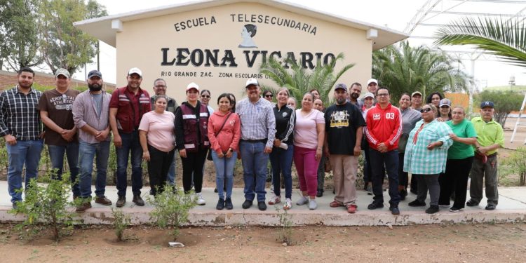 Cumple Gobernador David Monreal a la telesecundaria Leona Vicario, de Río Grande