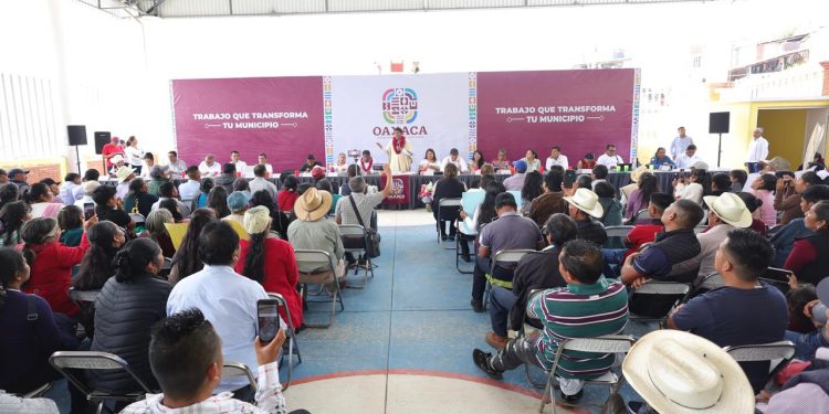 Cumple Gobernador de Oaxaca con construcción de carretera en Santa María Teopoxco, autoriza 12 mdp para concluirla