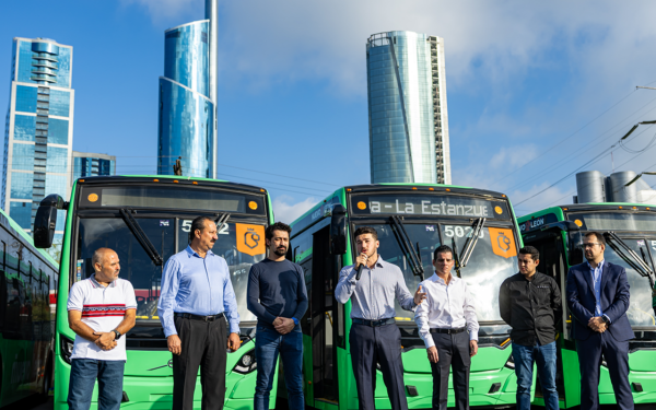 Entrega Gobernador 40 camiones con el sello de NL y tecnología de punta