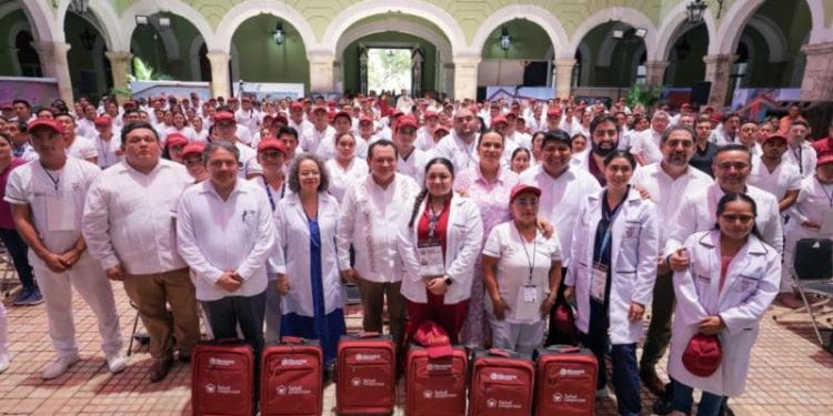 Firman convenio «Salud casa por casa» para llevar atención médica gratuita a los hogares de Yucatán