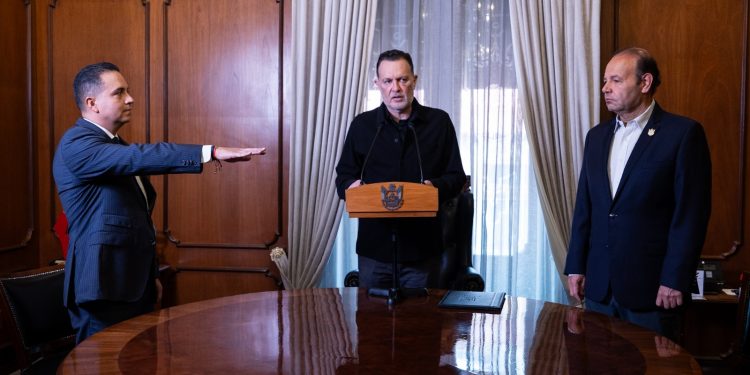 Gobernador toma protesta y entrega nombramiento a Eric Gudiño como titular de la Secretaría de Gobierno