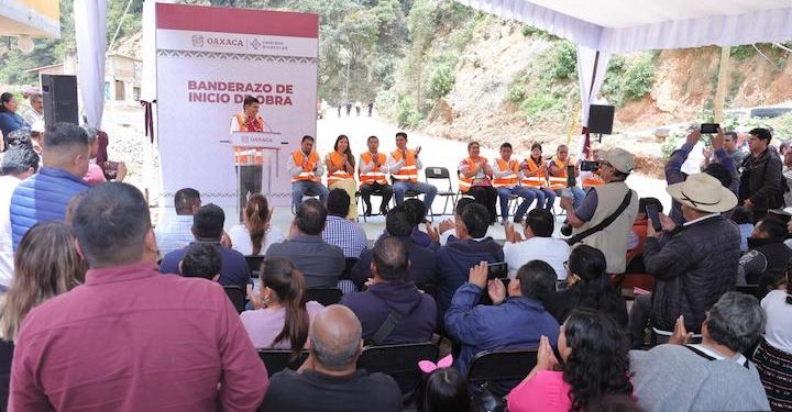 Hechos, no palabras: Salomón Jara inicia rehabilitación de la carretera Teotitlán-Huautla