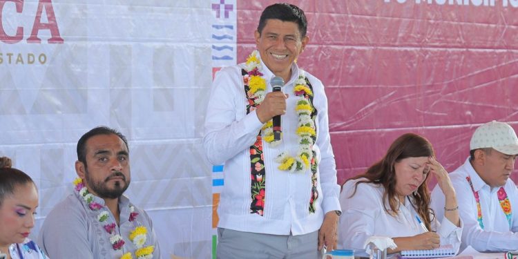 Invierte Salomón Jara en obras para abasto de agua potable en San Juan del Estado