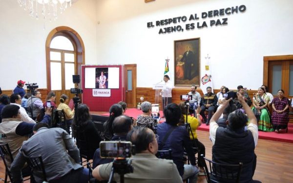 Llevará Gobierno de Salomón Jara a consulta posibilidad de nueva fecha de Guelaguetza
