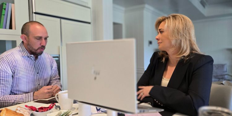 Maru Campos y secretario de Salud federal dan seguimiento a estrategia de vacunación contra el sarampión