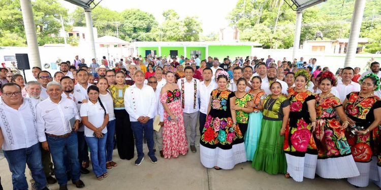 En Magdalena Tlacotepec, Salomón Jara resalta el valor del cuidado al medio ambiente para detonar el desarrollo comunitario