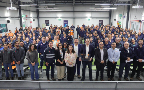 DIF Nuevo León condecora con distintivo “Comunidad de Corazón” a la empresa SIEMENS