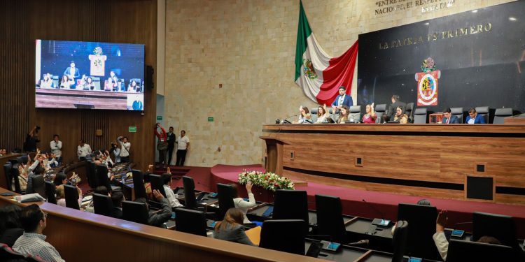 Parlamento avala tres exhortos en materia de protección civil ante fenómenos naturales, prohibición del maltrato animal y migración de retorno