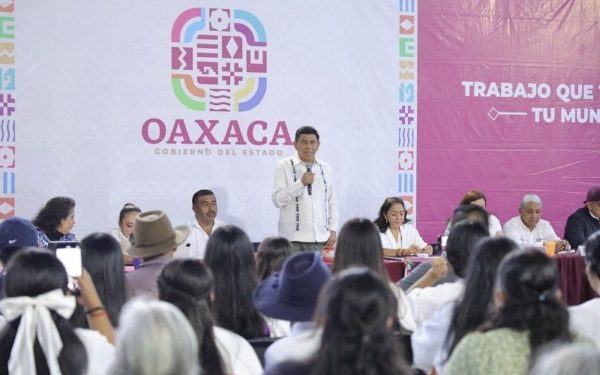 Refrenda Salomón Jara compromiso con el desarrollo de Villa Hidalgo Yalalag