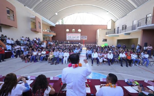 Respalda Salomón Jara a personas productoras del campo de San Baltazar Chichicápam con nueva represa