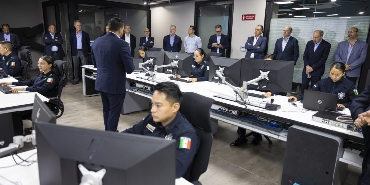 Se reúne Mauricio Kuri con el Consejo de Grupo Santander