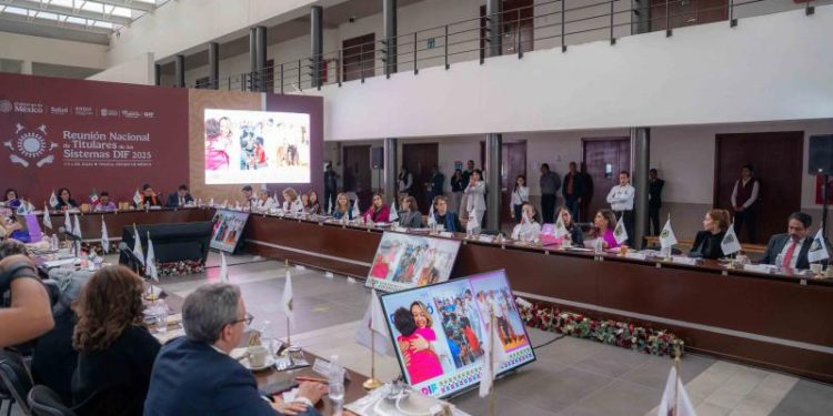 Yucatán comparte buenas prácticas en asistencia social durante Reunión Nacional de Sistemas DIF 2025 en Toluca