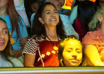 Un éxito, el show musical de la “Gallina Pintadita” en el Auditorio Guelaguetza