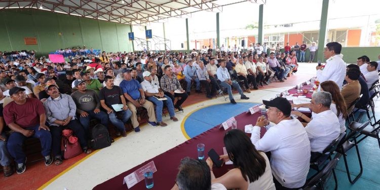San Juan Mazatlán con equipamiento y obras de infraestructura educativa
