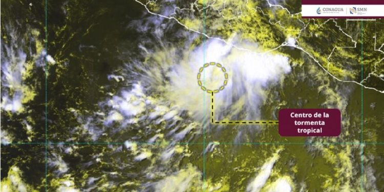 Mantiene Protección Civil vigilancia por efectos de “Ivo” en el litoral oaxaqueño