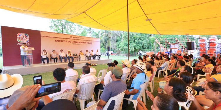 Con la Primavera Oaxaqueña mejora la infraestructura educativa de Santa María Tonameca