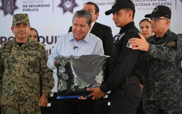 Dignifica Gobernador David Monreal a corporaciones de Seguridad Pública Municipales de la región noroeste