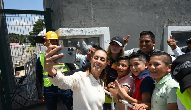 En Edomex, Presidenta Claudia Sheinbaum da banderazo de salida a nuevos trenes de repavimentación