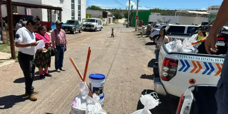 Entrega Protección Civil apoyos a más de 300 familias afectadas por lluvias en Juárez y Bachíniva