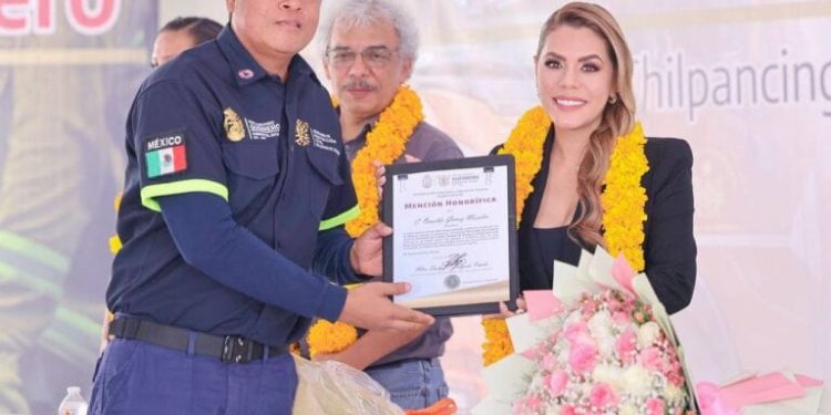 Evelyn Salgado celebra a las y los bomberos de Guerrero con respaldo firme de su gobierno