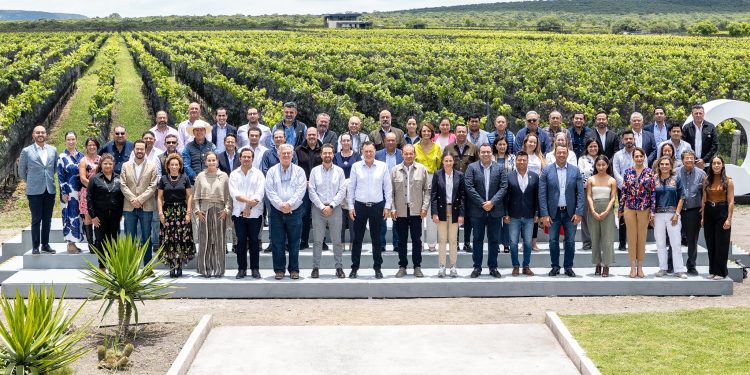 Expande Querétaro su emergente industria vitivinícola a través de su clúster