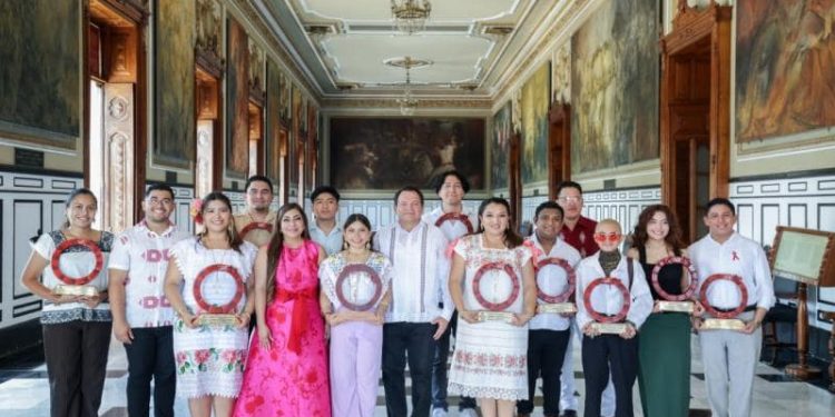 Premian talento y compromiso de las juventudes yucatecas