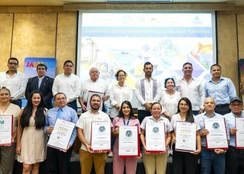 Reconocen a empresas turísticas con entrega de distintivos en Puerto Vallarta