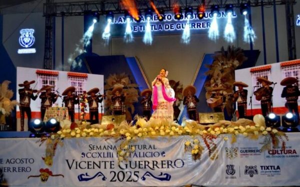 Rosy Arango pone broche de oro a la Semana Cultural de Vicente Guerrero en Tixtla